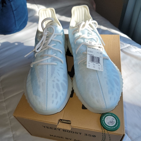 NEW!!!!! Authentic Adidas Yeezy Boost 350 V2 Mono Ice main image 9